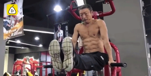 70岁老爷子练出健硕身材,在他面前,年龄真的只是数字 70岁老爷子练出健硕身材,在他面前,年龄真的只是数字