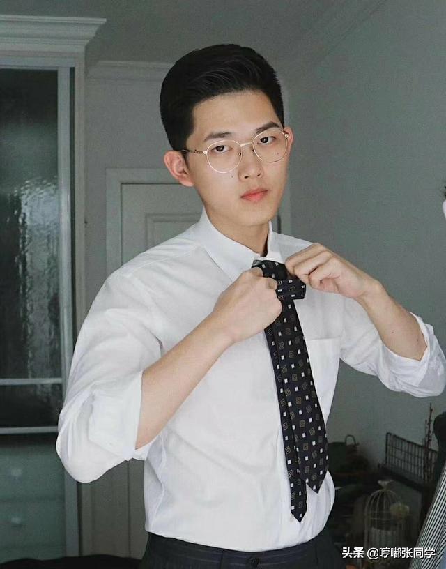 穿衣风格对小哥哥，时尚帅气，真的的很有气质