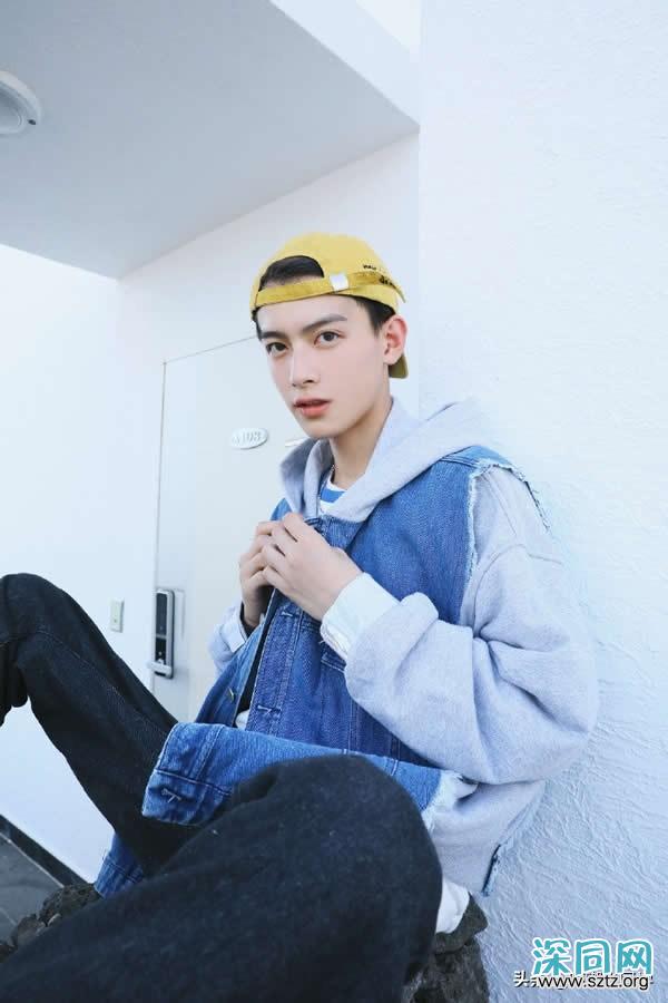 男孩子帅酷当然是连帽卫衣,白净帅气的小奶狗,有气质! 男孩子帅酷当然是连帽卫衣,白净帅气的小奶狗,有气质!