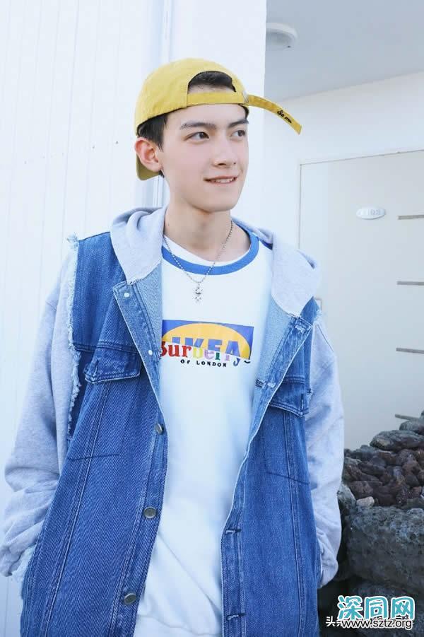 男孩子帅酷当然是连帽卫衣,白净帅气的小奶狗,有气质! 男孩子帅酷当然是连帽卫衣,白净帅气的小奶狗,有气质!