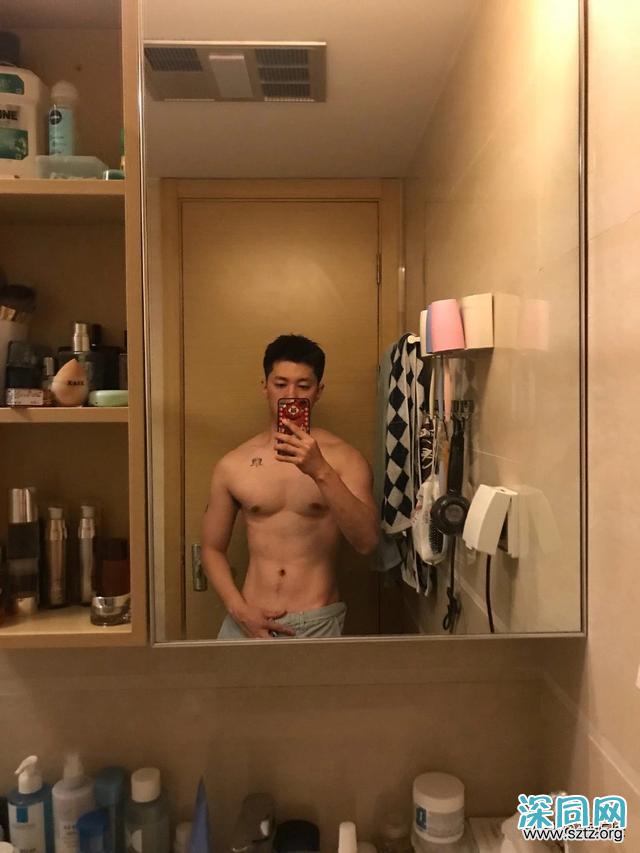 高又高又壮的肌肉帅哥,多张自拍迷人眼! 高又高又壮的肌肉帅哥,多张自拍迷人眼!