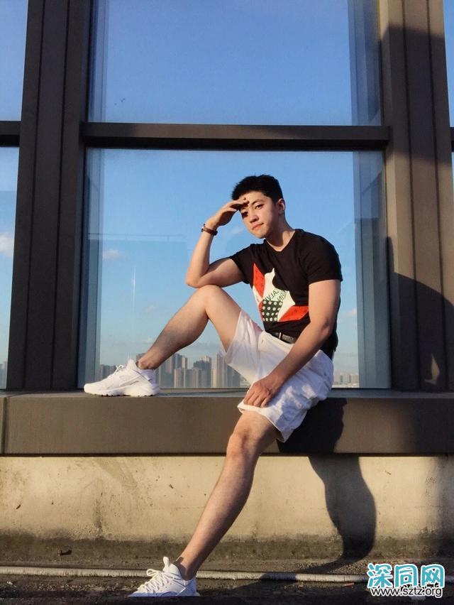 高又高又壮的肌肉帅哥,多张自拍迷人眼! 高又高又壮的肌肉帅哥,多张自拍迷人眼!