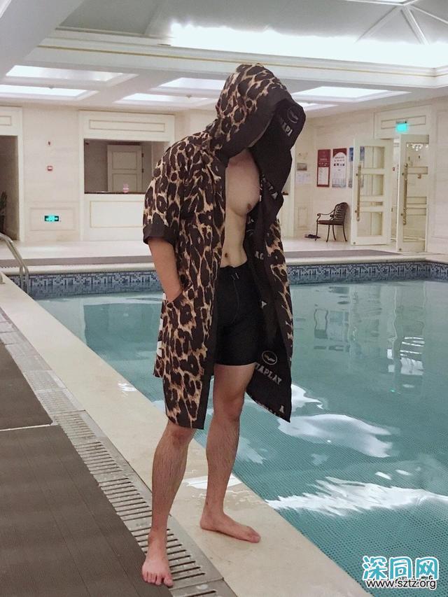 高又高又壮的肌肉帅哥,多张自拍迷人眼! 高又高又壮的肌肉帅哥,多张自拍迷人眼!