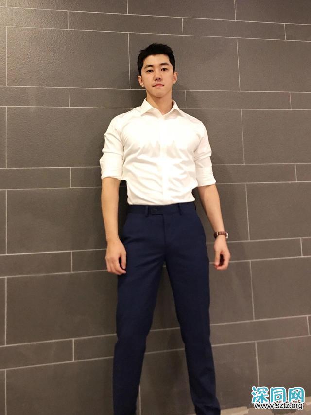 高又高又壮的肌肉帅哥,多张自拍迷人眼! 高又高又壮的肌肉帅哥,多张自拍迷人眼!