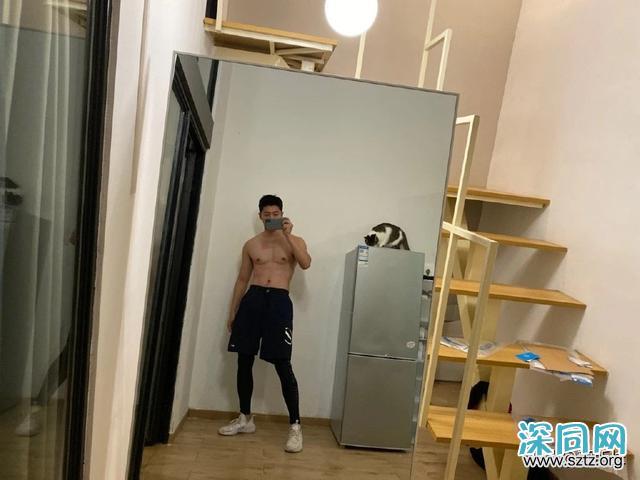 高又高又壮的肌肉帅哥,多张自拍迷人眼! 高又高又壮的肌肉帅哥,多张自拍迷人眼!