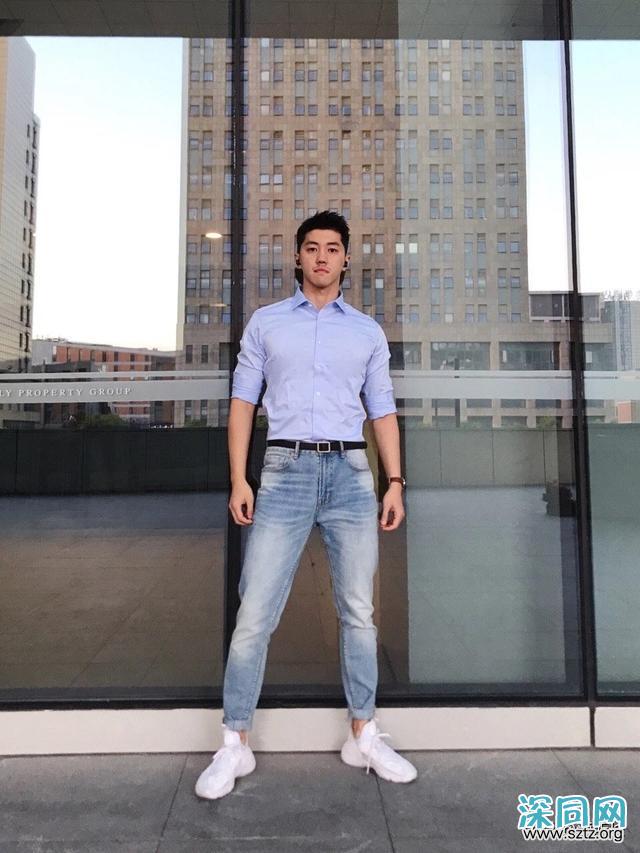 高又高又壮的肌肉帅哥,多张自拍迷人眼! 高又高又壮的肌肉帅哥,多张自拍迷人眼!