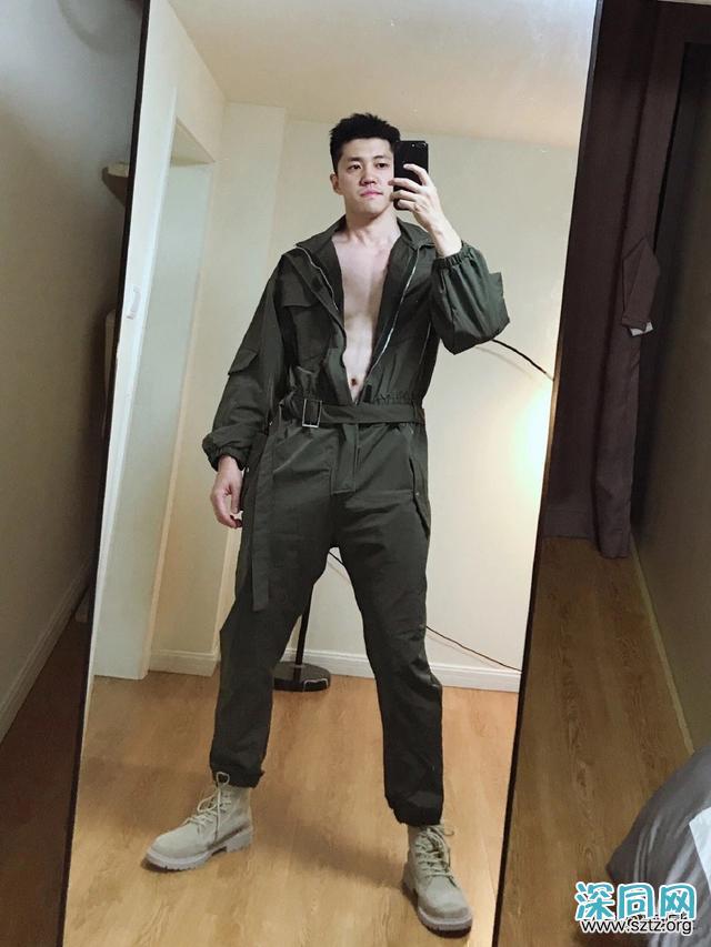 高又高又壮的肌肉帅哥,多张自拍迷人眼! 高又高又壮的肌肉帅哥,多张自拍迷人眼!