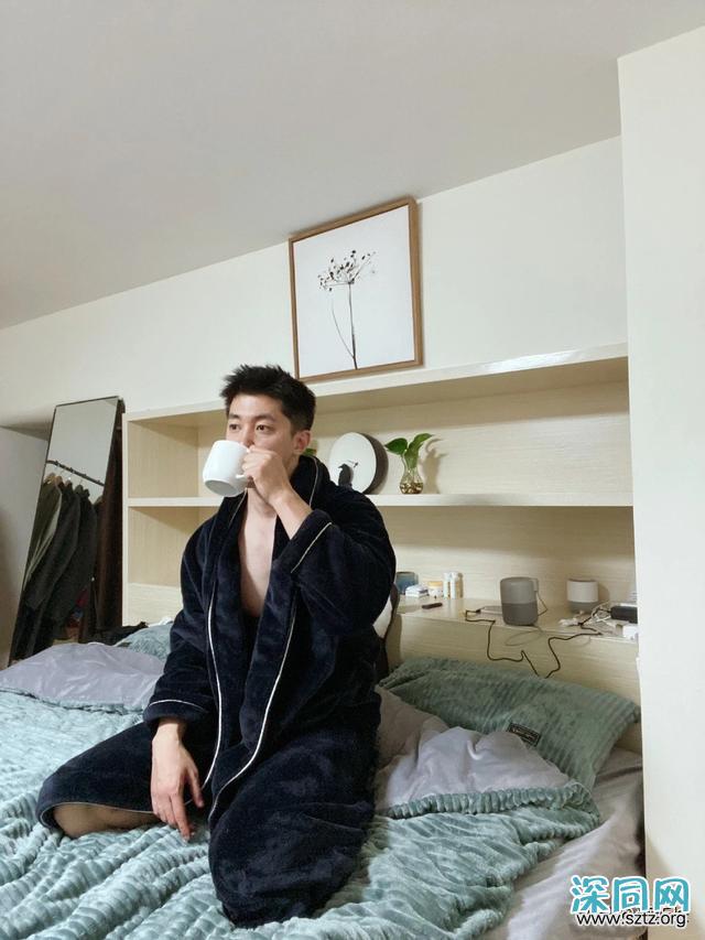 高又高又壮的肌肉帅哥,多张自拍迷人眼! 高又高又壮的肌肉帅哥,多张自拍迷人眼!