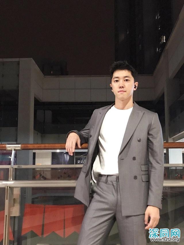 高又高又壮的肌肉帅哥,多张自拍迷人眼! 高又高又壮的肌肉帅哥,多张自拍迷人眼!