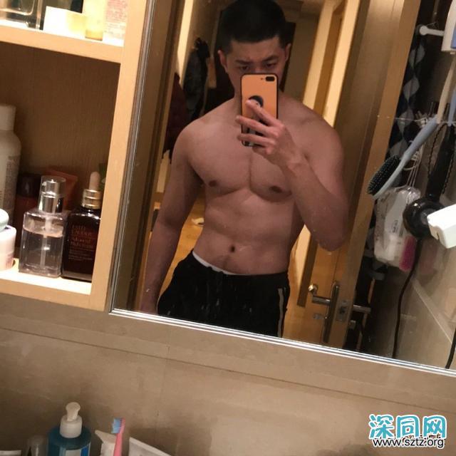 高又高又壮的肌肉帅哥,多张自拍迷人眼! 高又高又壮的肌肉帅哥,多张自拍迷人眼!