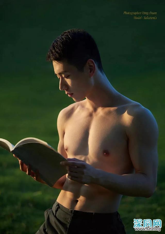 白净肌肉帅哥,清爽干净的长相,让人难忘 白净肌肉帅哥,清爽干净的长相,让人难忘