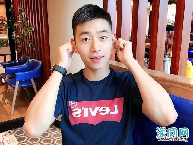 白净肌肉帅哥,清爽干净的长相,让人难忘 白净肌肉帅哥,清爽干净的长相,让人难忘