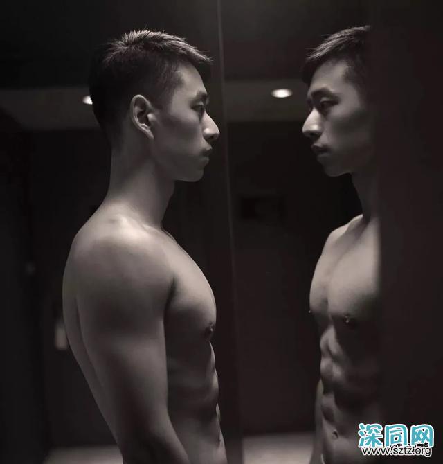 白净肌肉帅哥,清爽干净的长相,让人难忘 白净肌肉帅哥,清爽干净的长相,让人难忘