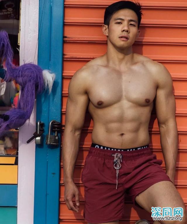 天菜医生抢模特饭碗,最喜欢拍照秀肌肉! 天菜医生抢模特饭碗,最喜欢拍照秀肌肉!