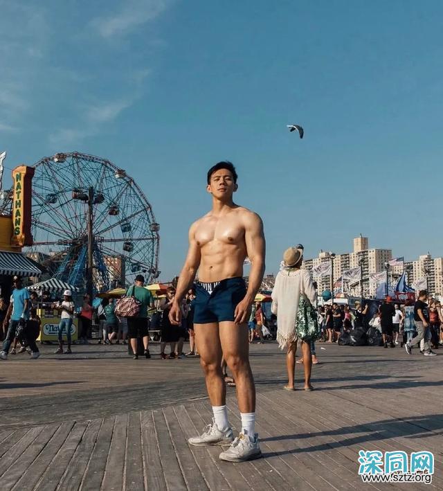 天菜医生抢模特饭碗,最喜欢拍照秀肌肉! 天菜医生抢模特饭碗,最喜欢拍照秀肌肉!