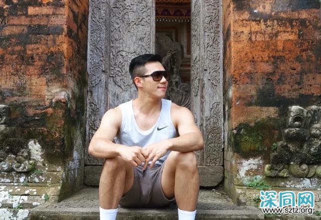 天菜医生抢模特饭碗,最喜欢拍照秀肌肉! 天菜医生抢模特饭碗,最喜欢拍照秀肌肉!