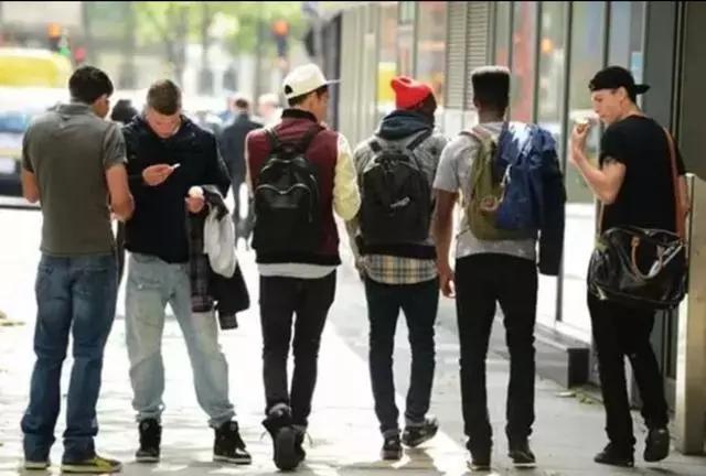 男士夏天穿衣一定要注意的三个细节,很多人都在犯错 男士夏天穿衣一定要注意的三个细节,很多人都在犯错