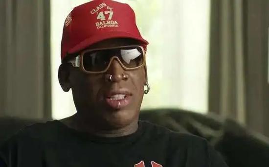 “在NBA,至少有10%—20%的球员是同性恋。” “在NBA,至少有10%—20%的球员是同性恋。”