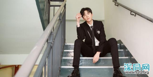 189cm刘宇宁,穿紧身裤配西装,大长腿抢镜,身材比例惊艳 189cm刘宇宁,穿紧身裤配西装,大长腿抢镜,身材比例惊艳