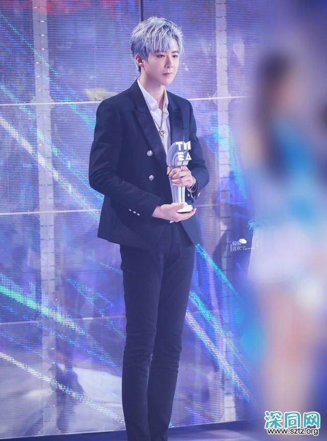 189cm刘宇宁,穿紧身裤配西装,大长腿抢镜,身材比例惊艳 189cm刘宇宁,穿紧身裤配西装,大长腿抢镜,身材比例惊艳