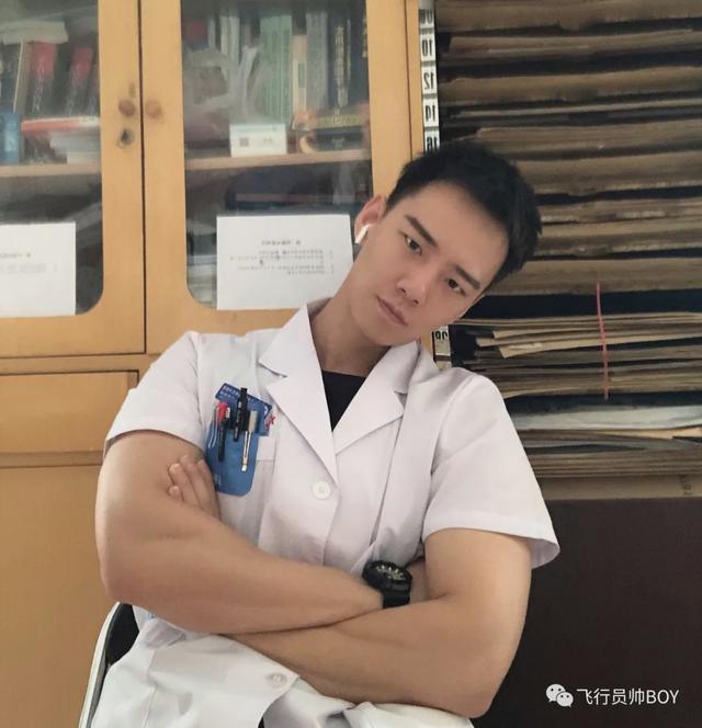 186CM北京航空总医院肌肉医生登上央视火了! 186CM北京航空总医院肌肉医生登上央视火了!