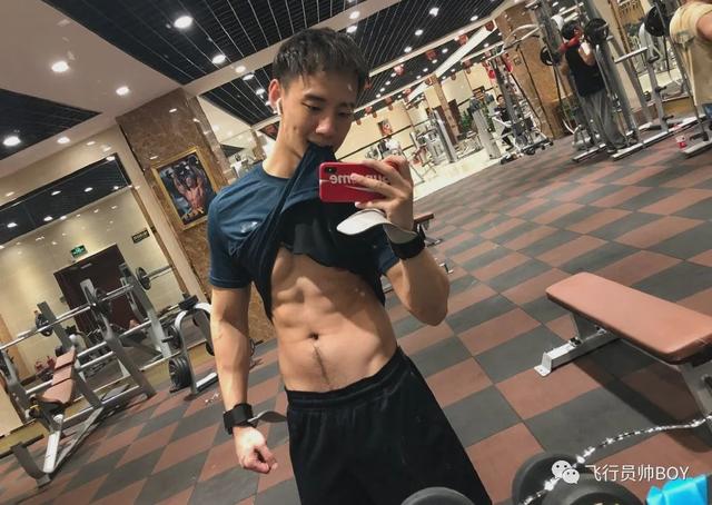 186CM北京航空总医院肌肉医生登上央视火了! 186CM北京航空总医院肌肉医生登上央视火了!