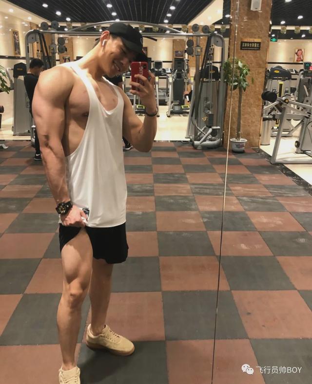 186CM北京航空总医院肌肉医生登上央视火了! 186CM北京航空总医院肌肉医生登上央视火了!