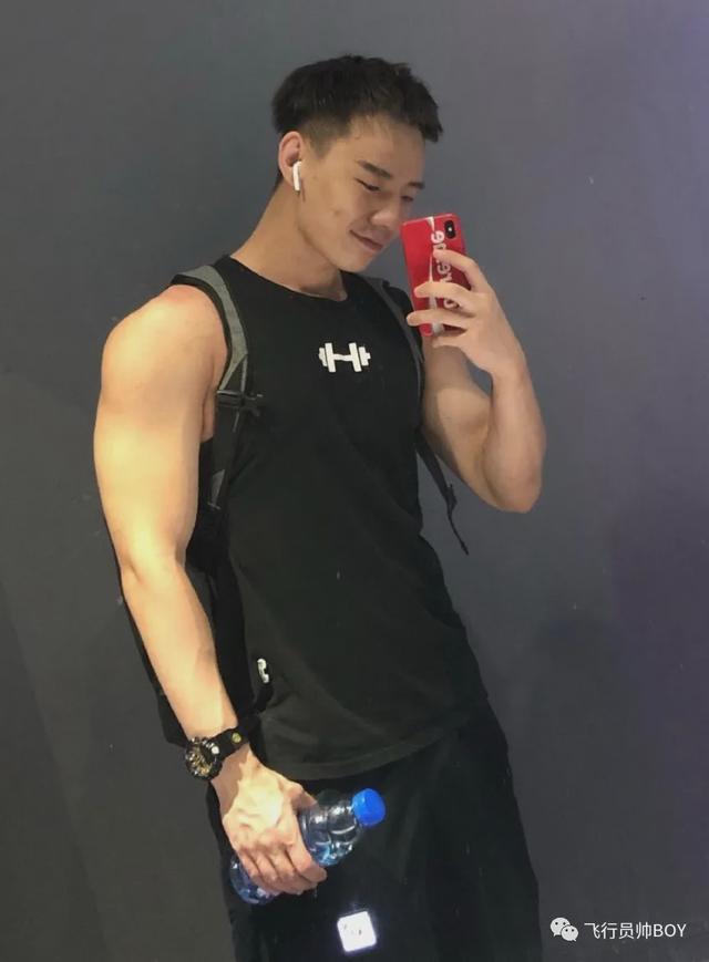 186CM北京航空总医院肌肉医生登上央视火了! 186CM北京航空总医院肌肉医生登上央视火了!