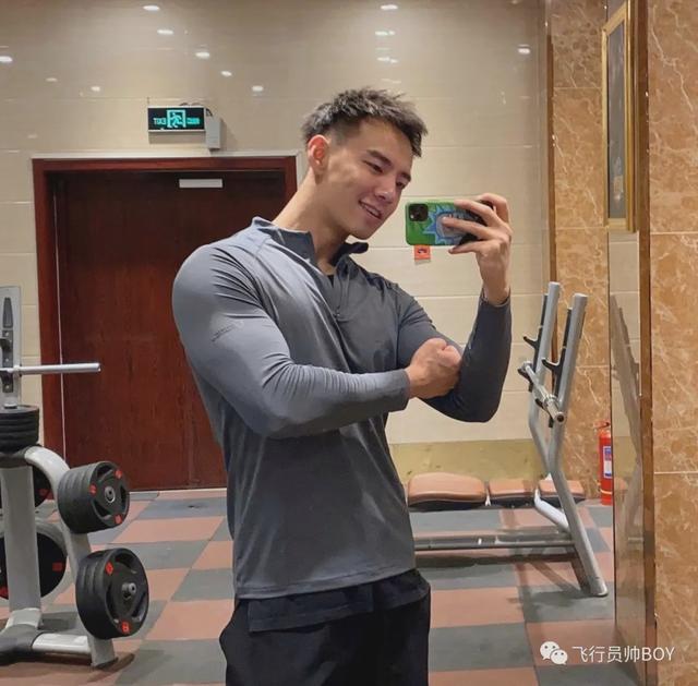 186CM北京航空总医院肌肉医生登上央视火了! 186CM北京航空总医院肌肉医生登上央视火了!