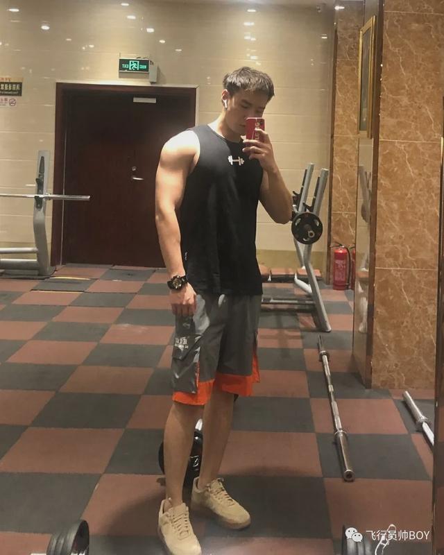 186CM北京航空总医院肌肉医生登上央视火了! 186CM北京航空总医院肌肉医生登上央视火了!