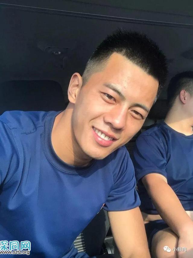 消防员寸头小哥训练累瘫了,引发网友舔屏 消防员寸头小哥训练累瘫了,引发网友舔屏