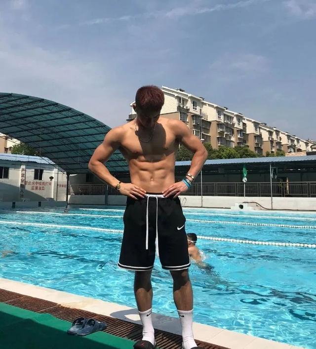 99年四川航空学院小哥,180CM大长腿这谁顶得住啊? 99年四川航空学院小哥,180CM大长腿这谁顶得住啊?