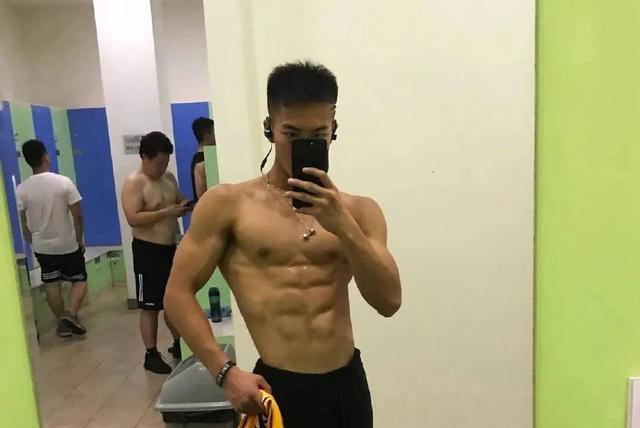 99年四川航空学院小哥,180CM大长腿这谁顶得住啊? 99年四川航空学院小哥,180CM大长腿这谁顶得住啊?