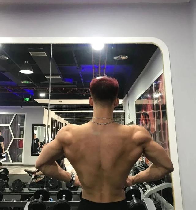 99年四川航空学院小哥,180CM大长腿这谁顶得住啊? 99年四川航空学院小哥,180CM大长腿这谁顶得住啊?