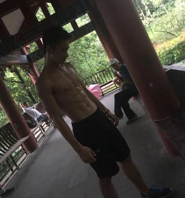 99年四川航空学院小哥,180CM大长腿这谁顶得住啊? 99年四川航空学院小哥,180CM大长腿这谁顶得住啊?