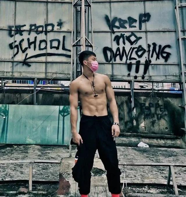 99年四川航空学院小哥,180CM大长腿这谁顶得住啊? 99年四川航空学院小哥,180CM大长腿这谁顶得住啊?