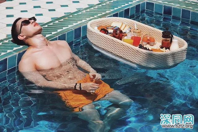 腰比毛若懿还软!96年瑜伽私教走红 腰比毛若懿还软!96年瑜伽私教走红