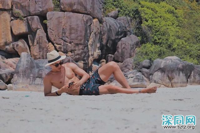 腰比毛若懿还软!96年瑜伽私教走红 腰比毛若懿还软!96年瑜伽私教走红