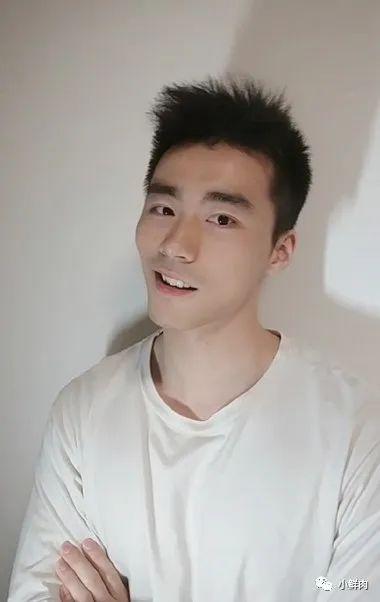 飞行员小哥上相亲节目火了,条顺颜高小姐姐不淡定了 飞行员小哥上相亲节目火了,条顺颜高小姐姐不淡定了