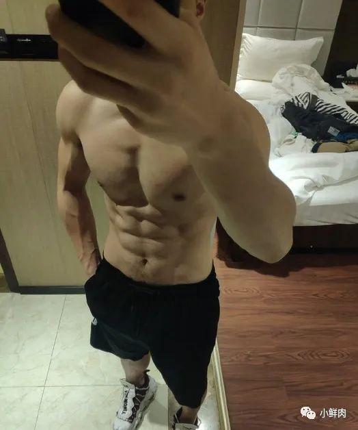 飞行员小哥上相亲节目火了,条顺颜高小姐姐不淡定了 飞行员小哥上相亲节目火了,条顺颜高小姐姐不淡定了