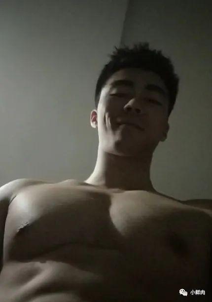 飞行员小哥上相亲节目火了,条顺颜高小姐姐不淡定了 飞行员小哥上相亲节目火了,条顺颜高小姐姐不淡定了