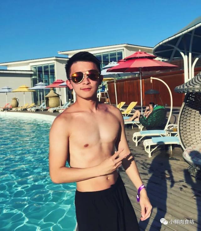 95后奶凶奶凶寸头小狼狗,因性感身材照走红 95后奶凶奶凶寸头小狼狗,因性感身材照走红