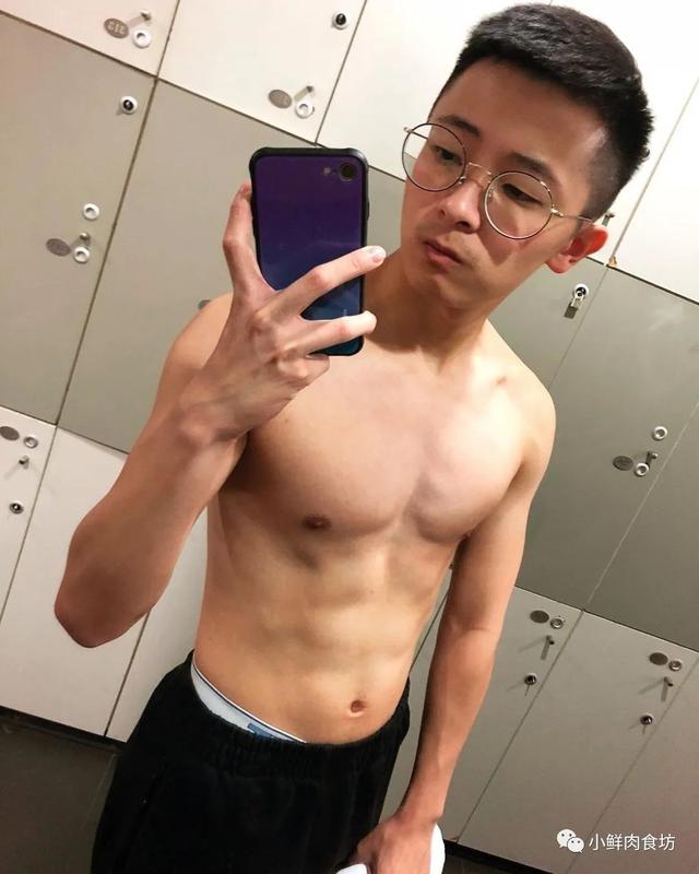 95后奶凶奶凶寸头小狼狗,因性感身材照走红 95后奶凶奶凶寸头小狼狗,因性感身材照走红