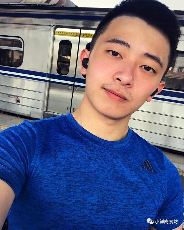 95后奶凶奶凶寸头小狼狗,因性感身材照走红 95后奶凶奶凶寸头小狼狗,因性感身材照走红