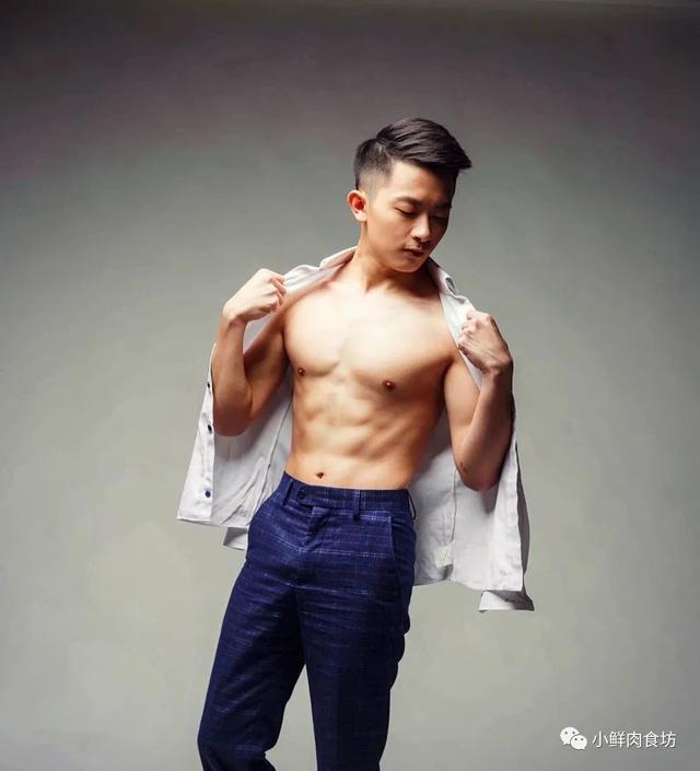 95后奶凶奶凶寸头小狼狗,因性感身材照走红 95后奶凶奶凶寸头小狼狗,因性感身材照走红