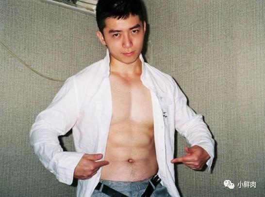 清华学霸肌肉博士小哥,因性感身材照走红 清华学霸肌肉博士小哥,因性感身材照走红