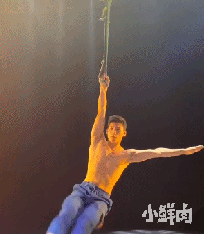 东北大鼻子杂技小哥走红,这实力也太强大了吧 东北大鼻子杂技小哥走红,这实力也太强大了吧