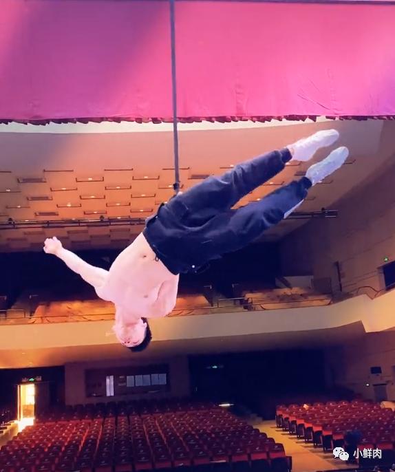 东北大鼻子杂技小哥走红,这实力也太强大了吧 东北大鼻子杂技小哥走红,这实力也太强大了吧