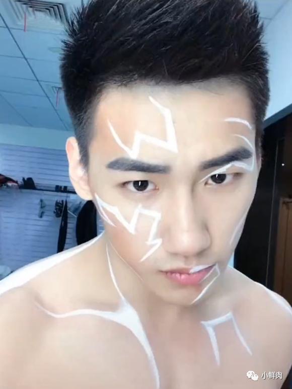 东北大鼻子杂技小哥走红,这实力也太强大了吧 东北大鼻子杂技小哥走红,这实力也太强大了吧