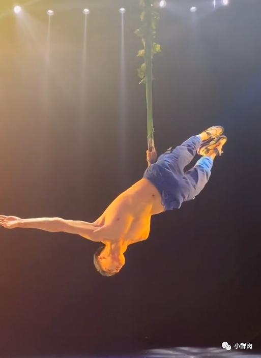 东北大鼻子杂技小哥走红,这实力也太强大了吧 东北大鼻子杂技小哥走红,这实力也太强大了吧